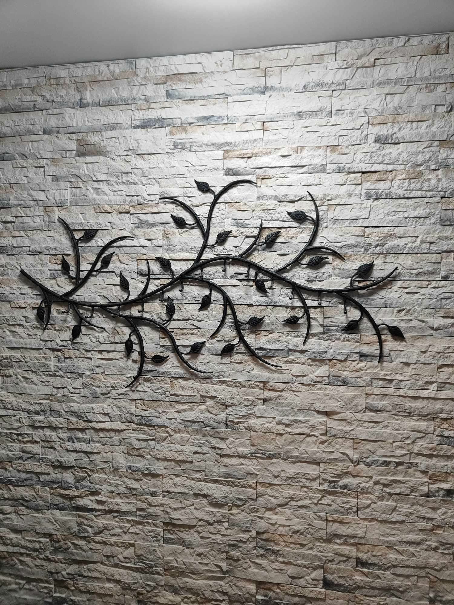 Rankomis kalti metaliniai kiemo vartai su dekoratyviniais rombų raštais – individualus užsakymas Alytuje